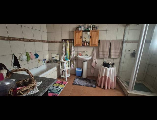 3 BEDROOM HOUSE FOR SALE IN CASSELDALE